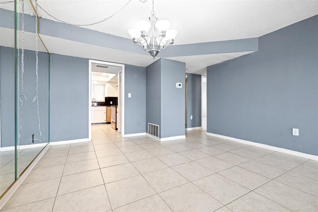 Activo con contrato: $159,000 (2 camas, 2 baños, 1180 Pies cuadrados)