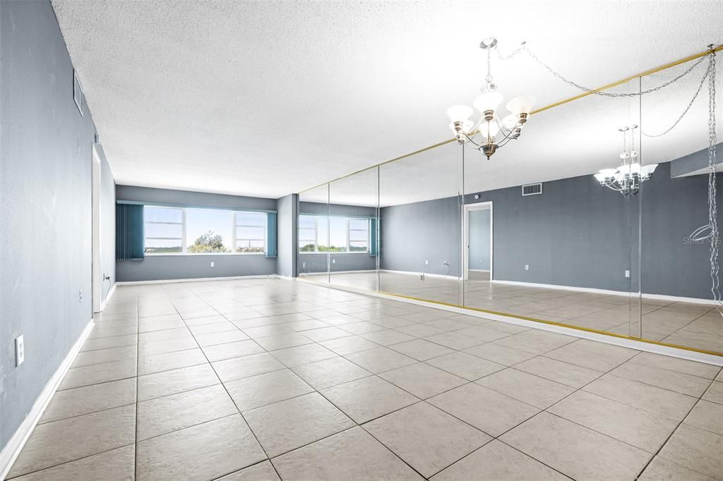 Activo con contrato: $159,000 (2 camas, 2 baños, 1180 Pies cuadrados)