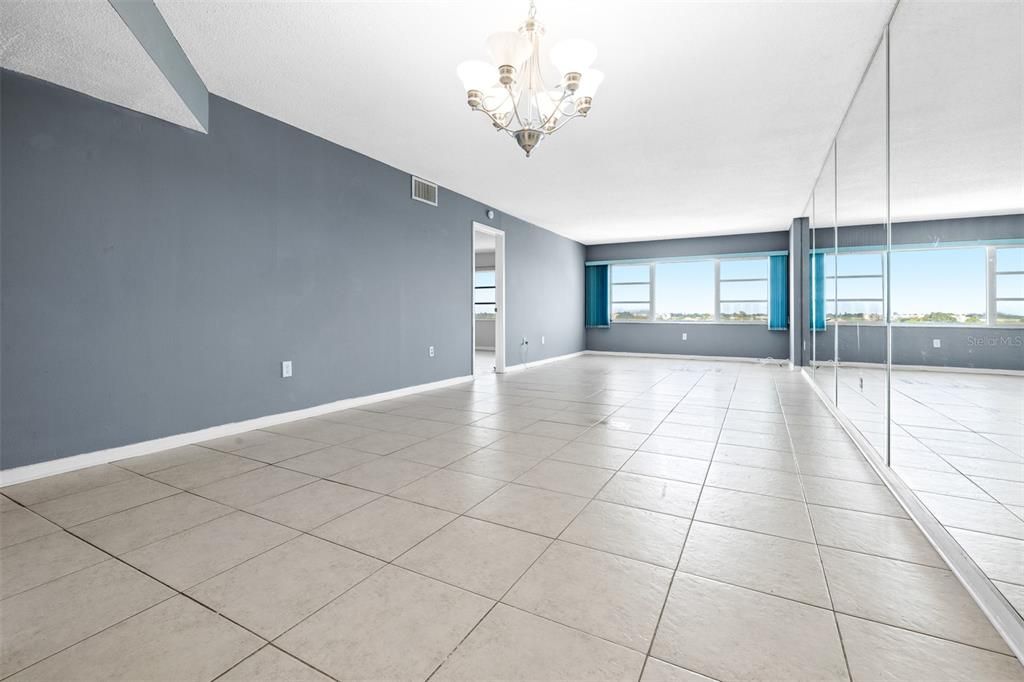 Activo con contrato: $159,000 (2 camas, 2 baños, 1180 Pies cuadrados)