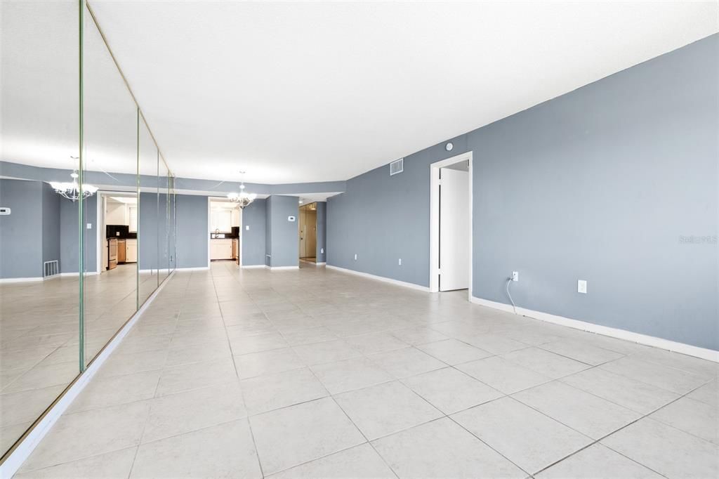 Activo con contrato: $159,000 (2 camas, 2 baños, 1180 Pies cuadrados)