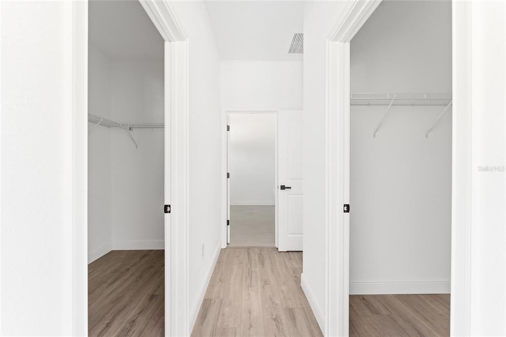 Activo con contrato: $289,900 (4 camas, 2 baños, 1833 Pies cuadrados)