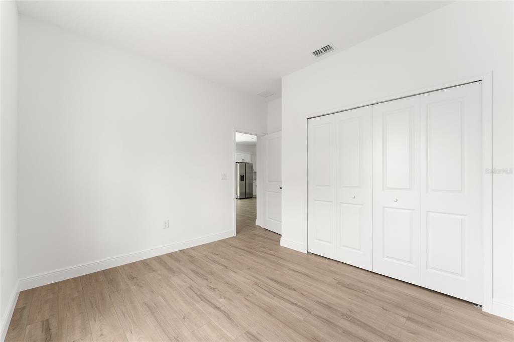 Activo con contrato: $289,900 (4 camas, 2 baños, 1833 Pies cuadrados)