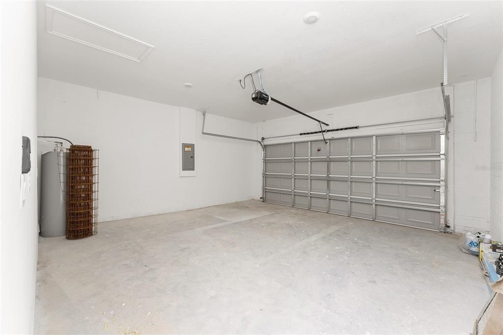 Activo con contrato: $289,900 (4 camas, 2 baños, 1833 Pies cuadrados)