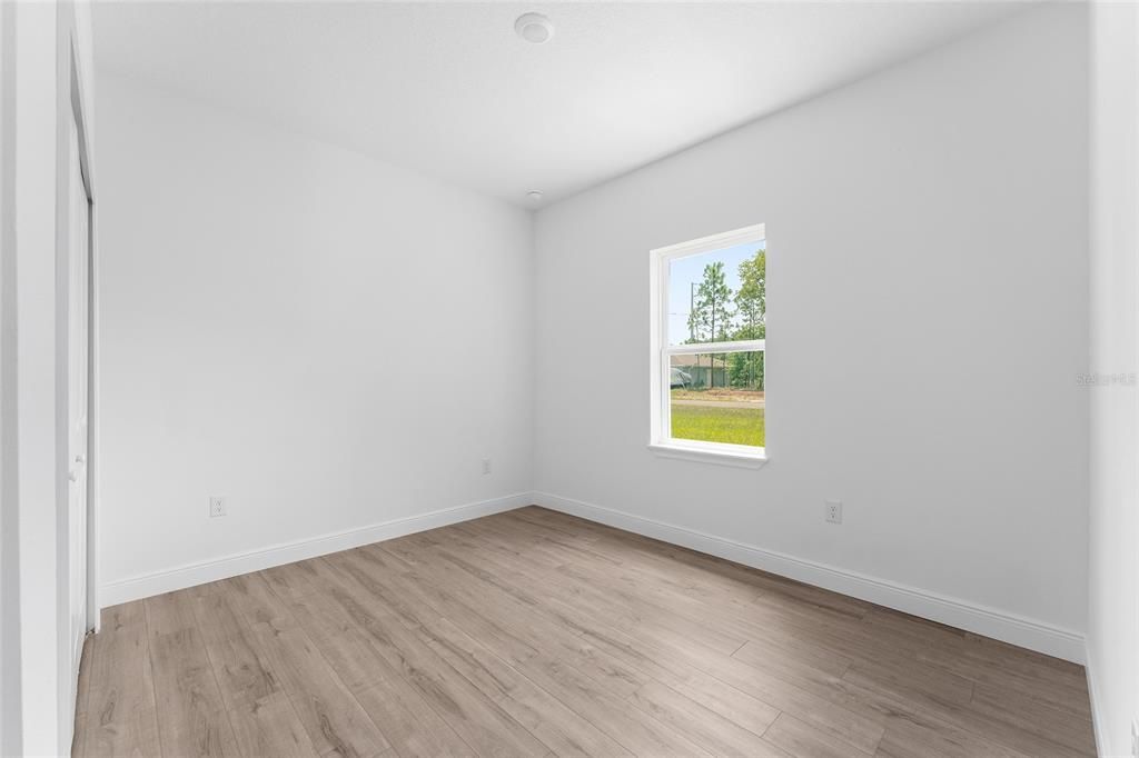 Activo con contrato: $289,900 (4 camas, 2 baños, 1833 Pies cuadrados)