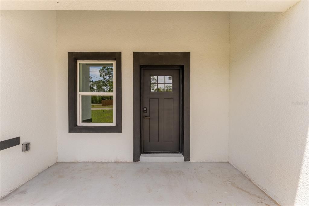 Activo con contrato: $289,900 (4 camas, 2 baños, 1833 Pies cuadrados)