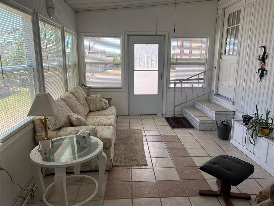 Active With Contract: $77,900 (2 beds, 2 baths, 912 Square Feet)