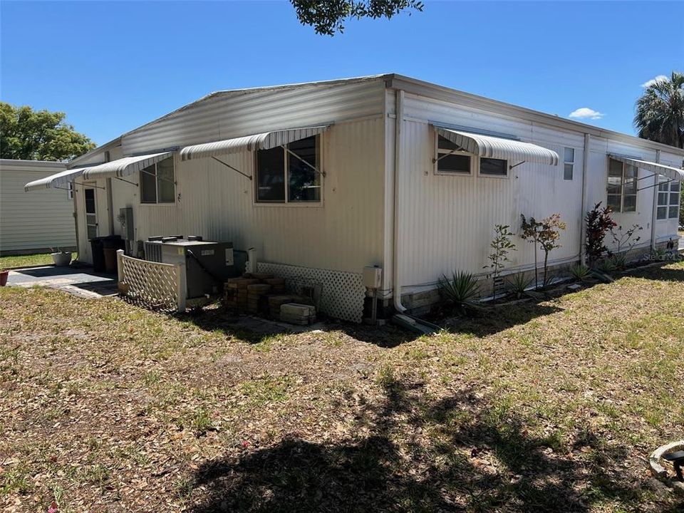 Active With Contract: $77,900 (2 beds, 2 baths, 912 Square Feet)