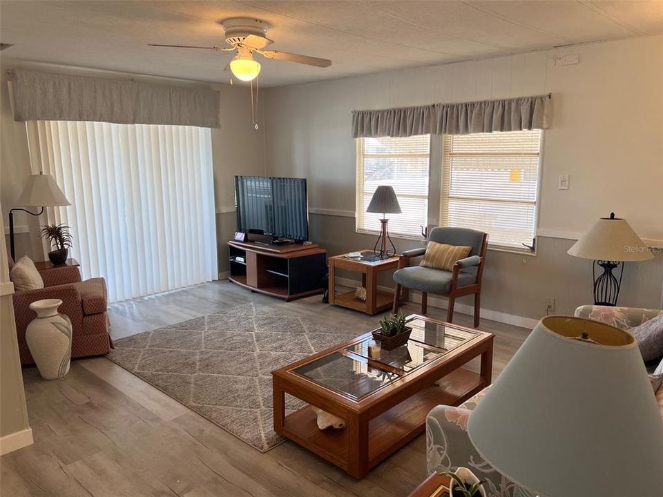 Active With Contract: $77,900 (2 beds, 2 baths, 912 Square Feet)