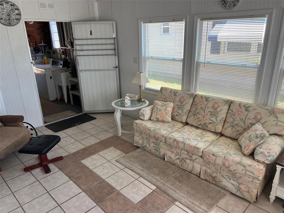 Active With Contract: $77,900 (2 beds, 2 baths, 912 Square Feet)