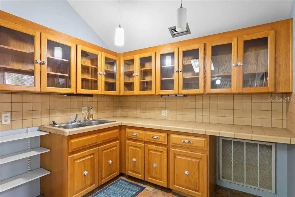 For Sale: $2,850,000 (5 beds, 5 baths, 6008 Square Feet)