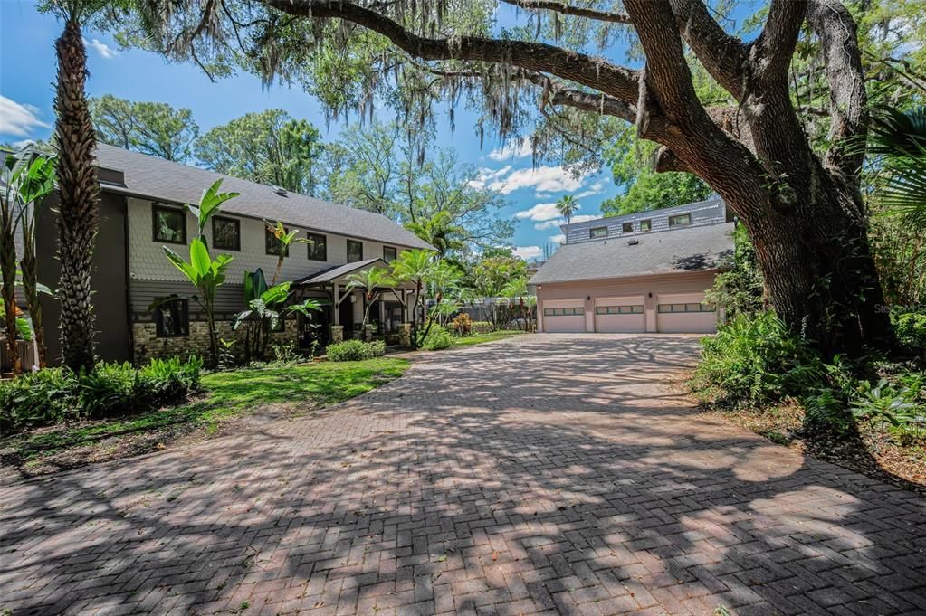 For Sale: $2,850,000 (5 beds, 5 baths, 6008 Square Feet)