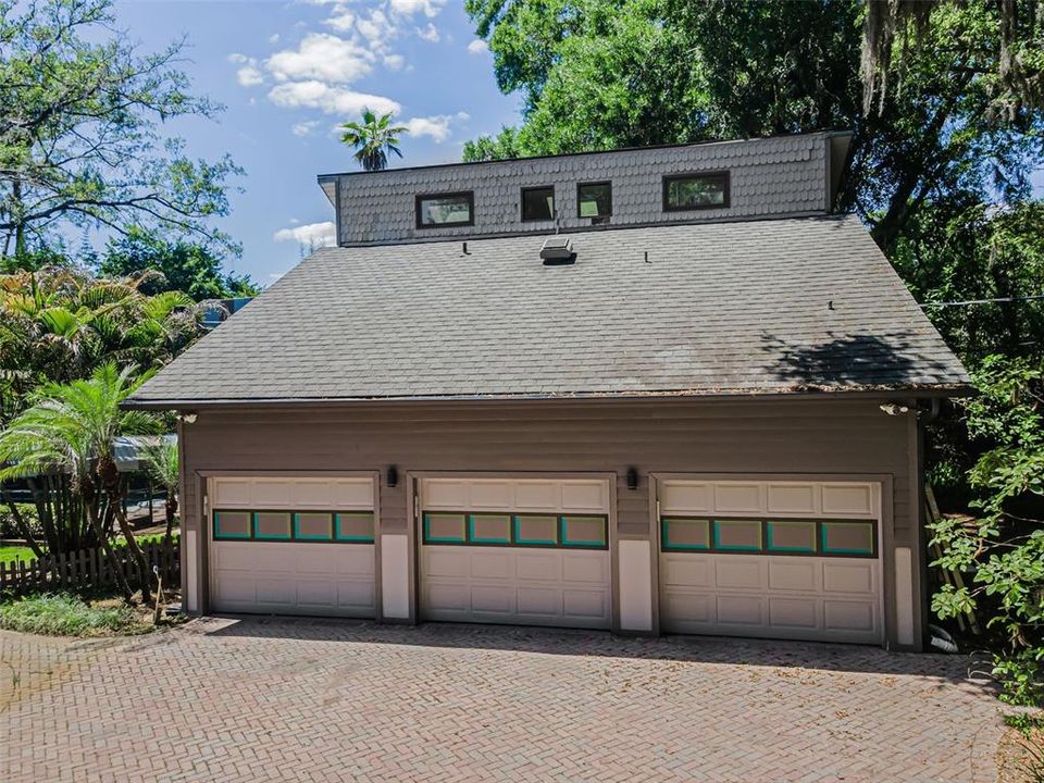 For Sale: $2,850,000 (5 beds, 5 baths, 6008 Square Feet)