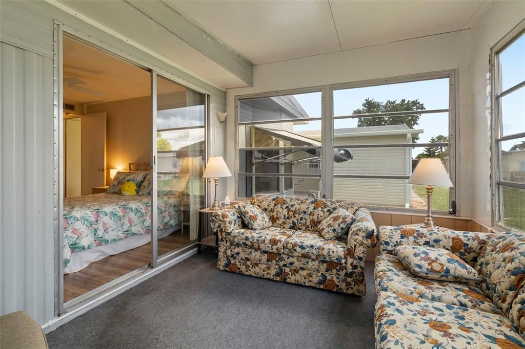 Active With Contract: $125,000 (2 beds, 2 baths, 893 Square Feet)