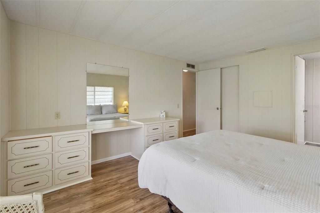 Active With Contract: $125,000 (2 beds, 2 baths, 893 Square Feet)