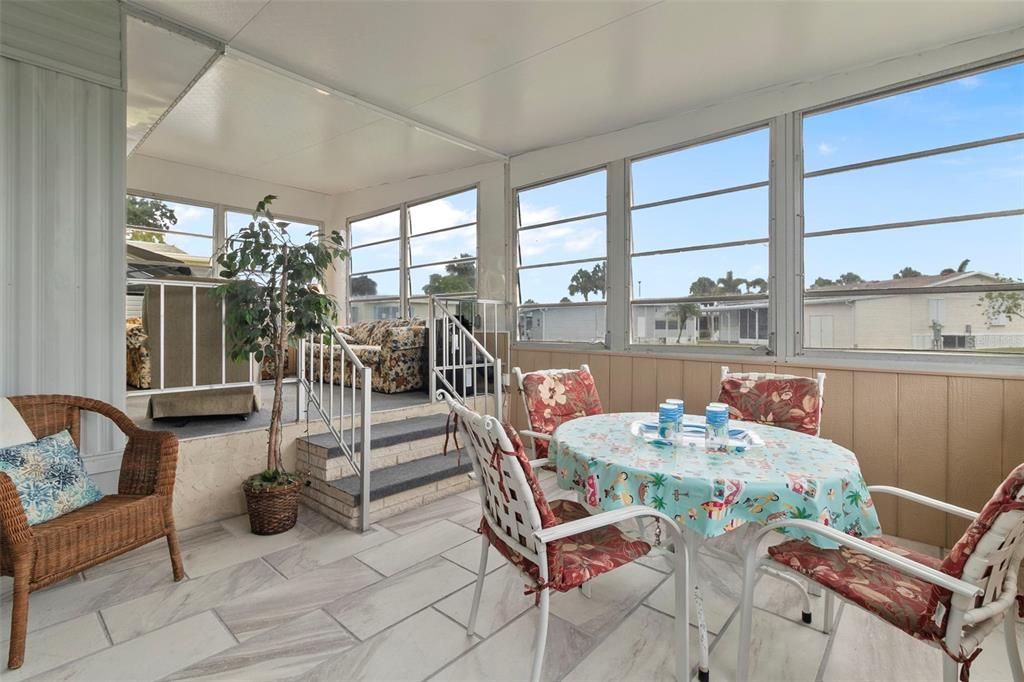 Active With Contract: $125,000 (2 beds, 2 baths, 893 Square Feet)