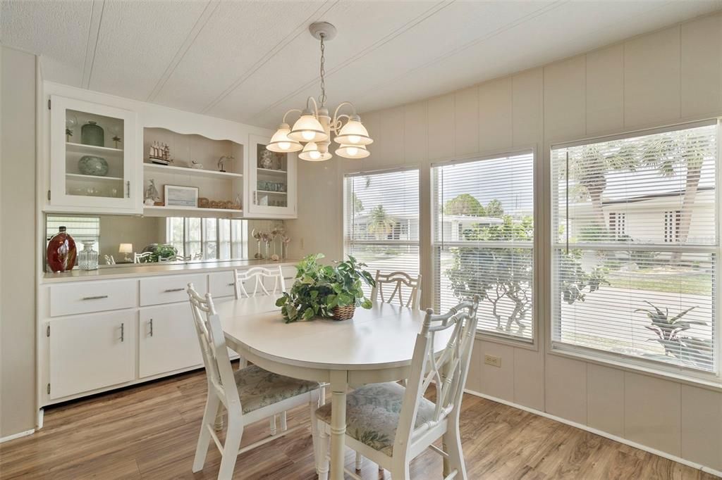 Active With Contract: $125,000 (2 beds, 2 baths, 893 Square Feet)