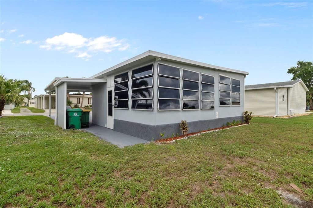 Active With Contract: $125,000 (2 beds, 2 baths, 893 Square Feet)