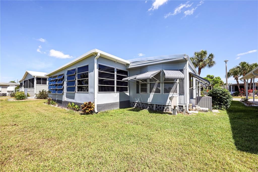 Active With Contract: $125,000 (2 beds, 2 baths, 893 Square Feet)