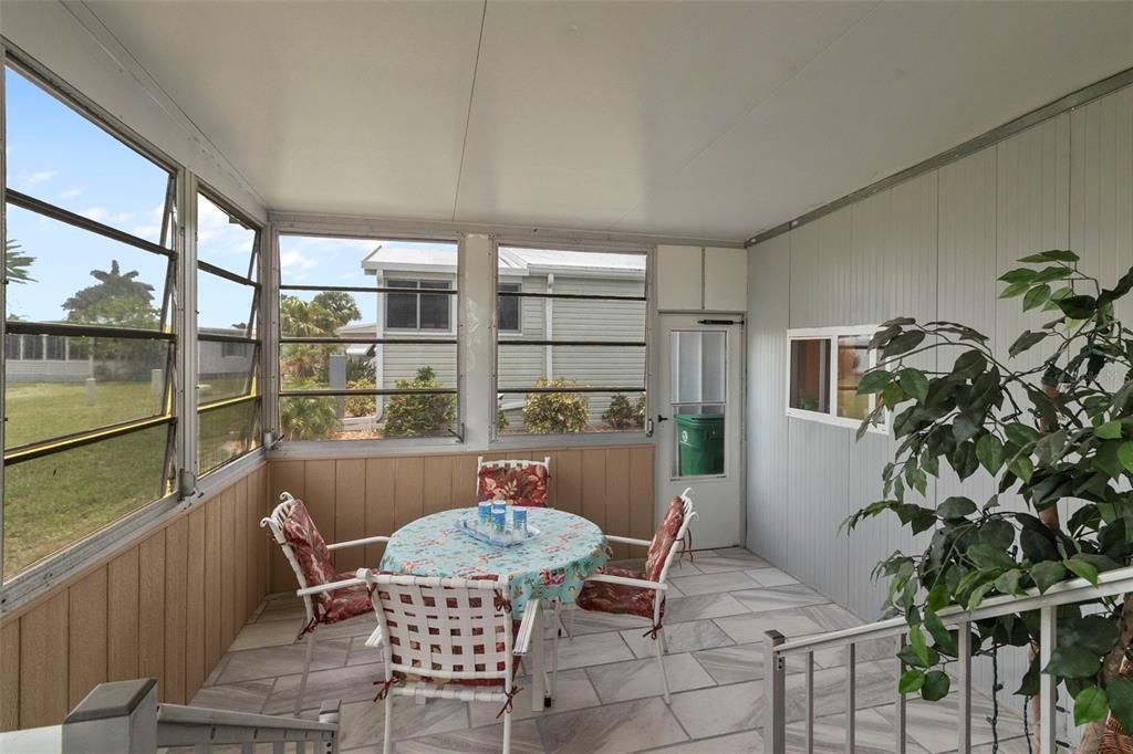 Active With Contract: $125,000 (2 beds, 2 baths, 893 Square Feet)