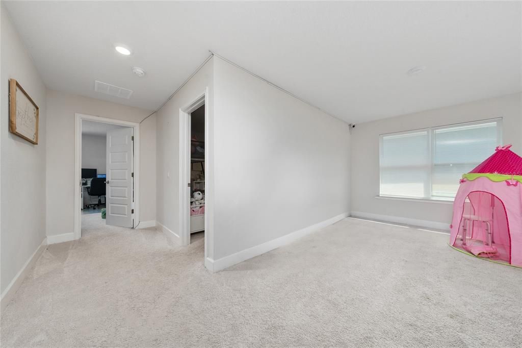 For Rent: $2,850 (4 beds, 2 baths, 2405 Square Feet)