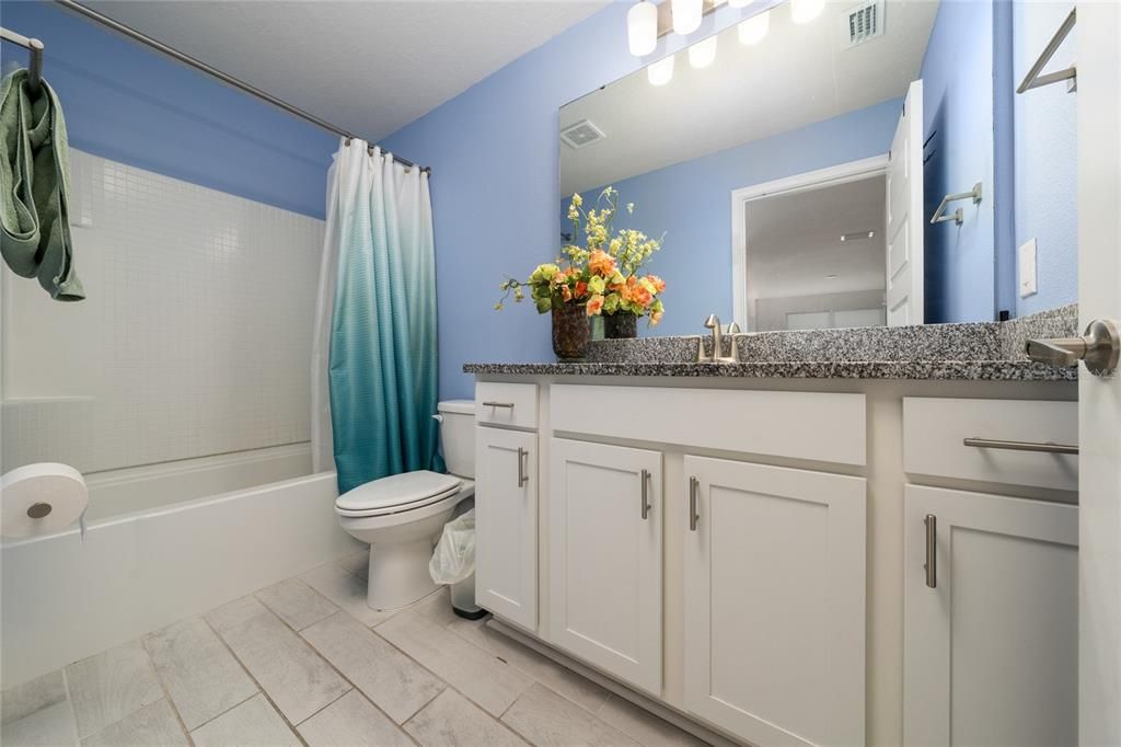 For Rent: $2,850 (4 beds, 2 baths, 2405 Square Feet)