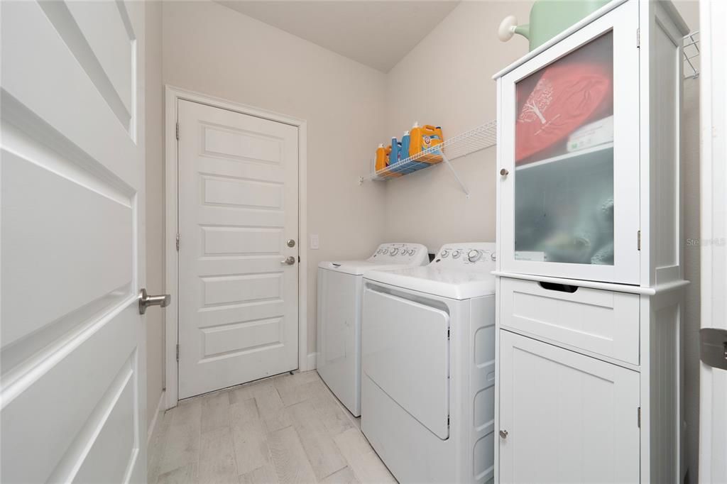 For Rent: $2,850 (4 beds, 2 baths, 2405 Square Feet)