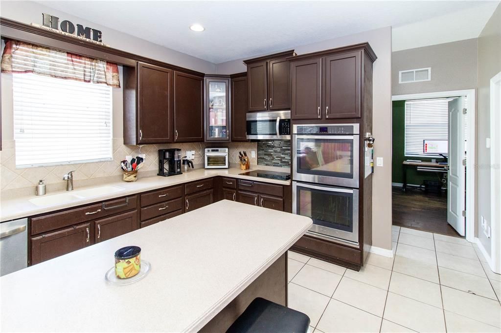 Activo con contrato: $419,000 (5 camas, 4 baños, 2959 Pies cuadrados)