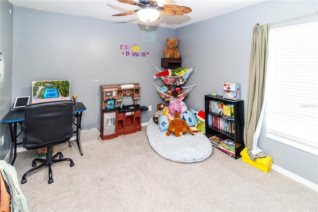 Activo con contrato: $419,000 (5 camas, 4 baños, 2959 Pies cuadrados)