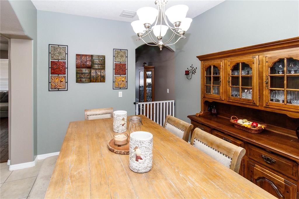 Activo con contrato: $419,000 (5 camas, 4 baños, 2959 Pies cuadrados)