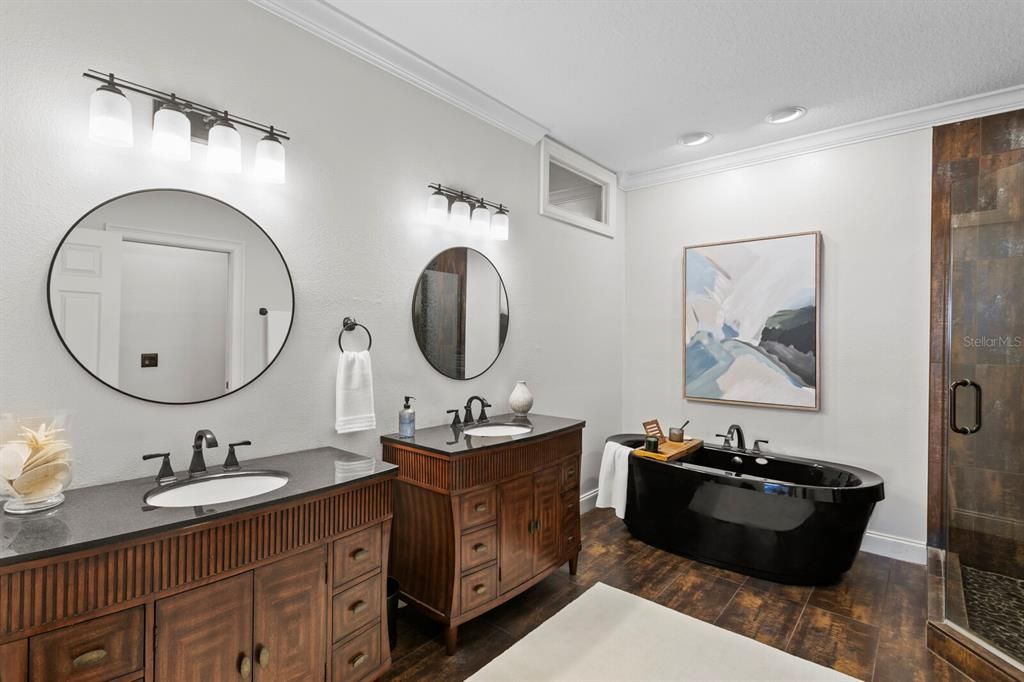 For Sale: $1,320,000 (3 beds, 2 baths, 2975 Square Feet)