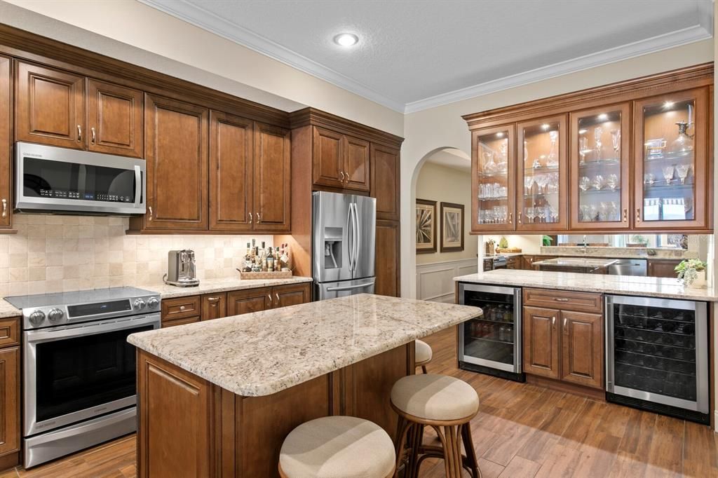 For Sale: $1,320,000 (3 beds, 2 baths, 2975 Square Feet)