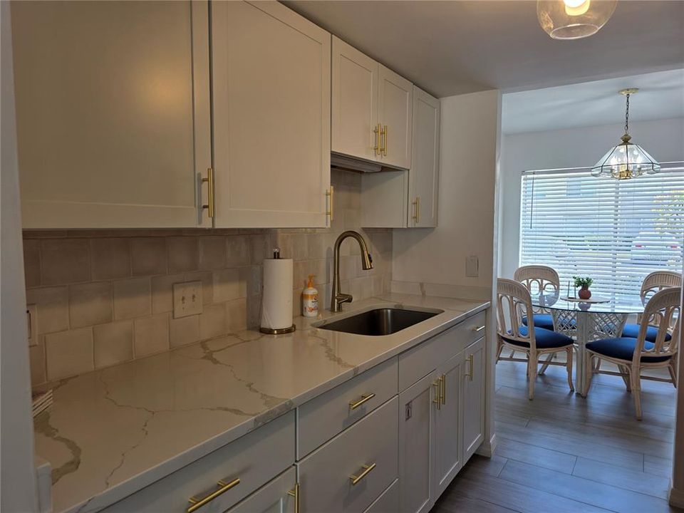 For Sale: $225,700 (2 beds, 1 baths, 1000 Square Feet)