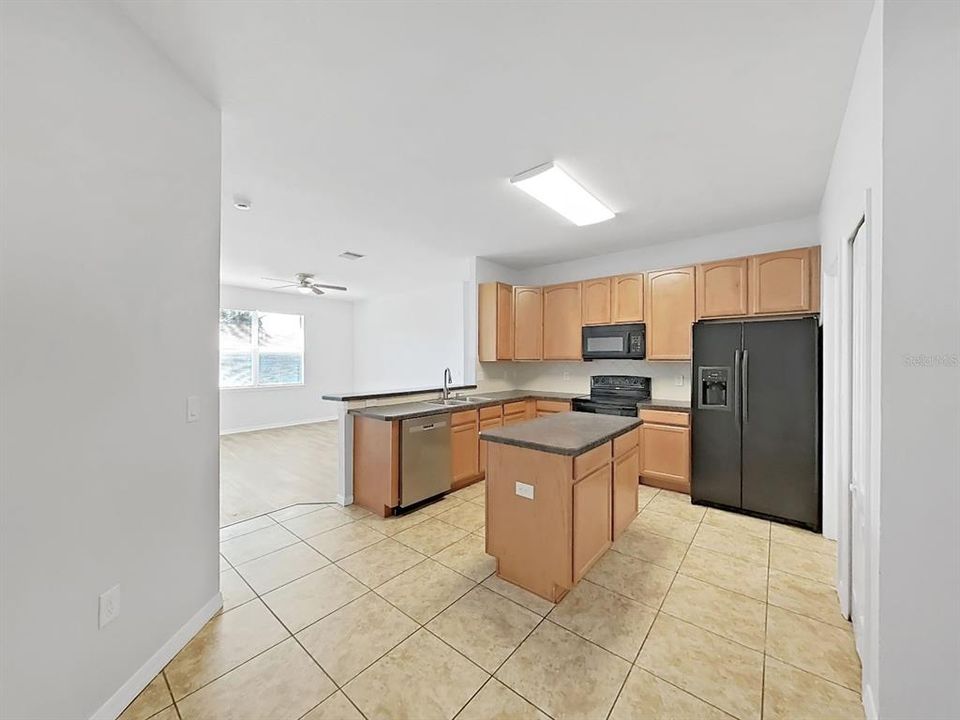 На продажу: $325,000 (3 спален, 2 ванн, 1638 Квадратных фут)