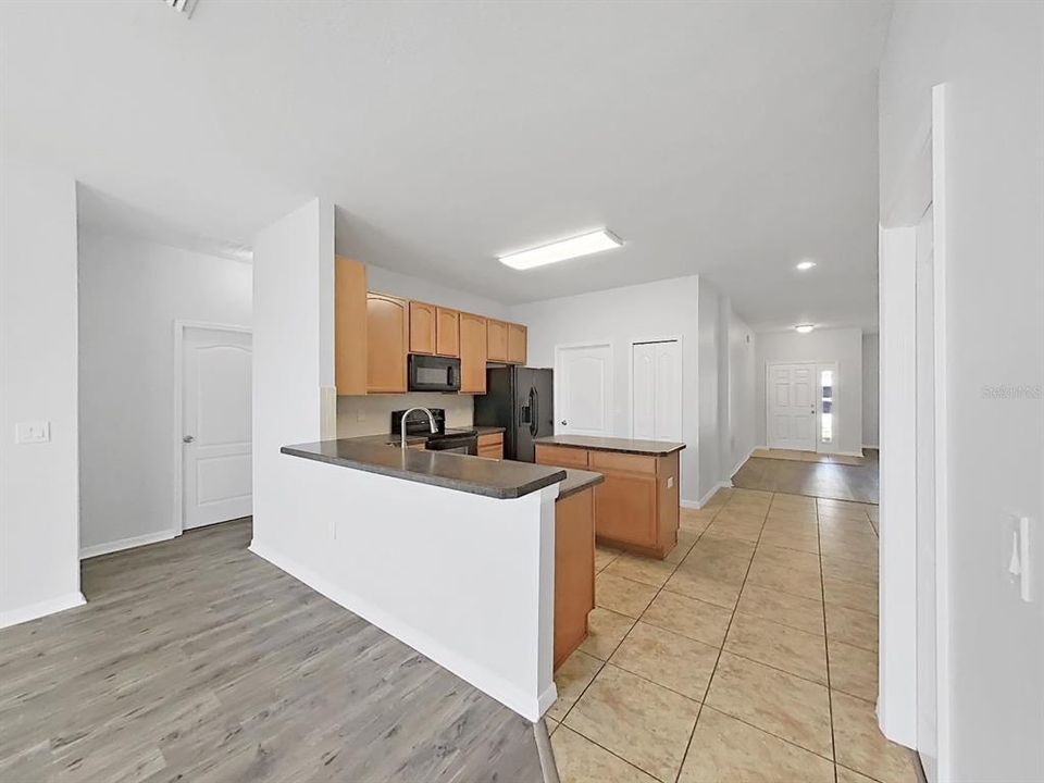 На продажу: $325,000 (3 спален, 2 ванн, 1638 Квадратных фут)