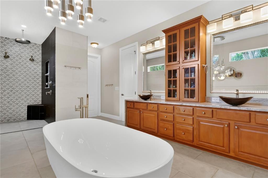 For Sale: $1,080,000 (4 beds, 3 baths, 2993 Square Feet)