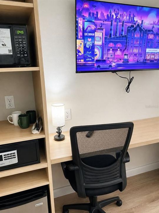 For Sale: $95,000 (1 beds, 1 baths, 325 Square Feet)