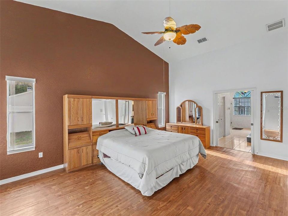 Active With Contract: $489,000 (3 beds, 3 baths, 2543 Square Feet)