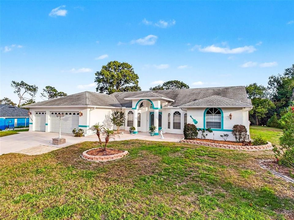 Active With Contract: $489,000 (3 beds, 3 baths, 2543 Square Feet)