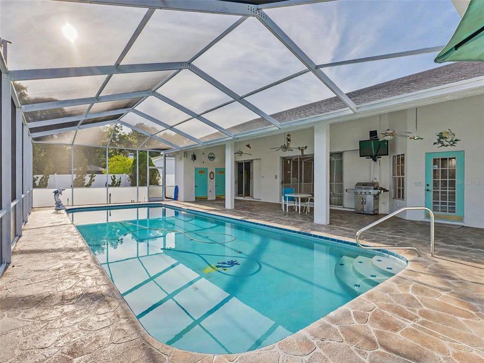 Active With Contract: $489,000 (3 beds, 3 baths, 2543 Square Feet)