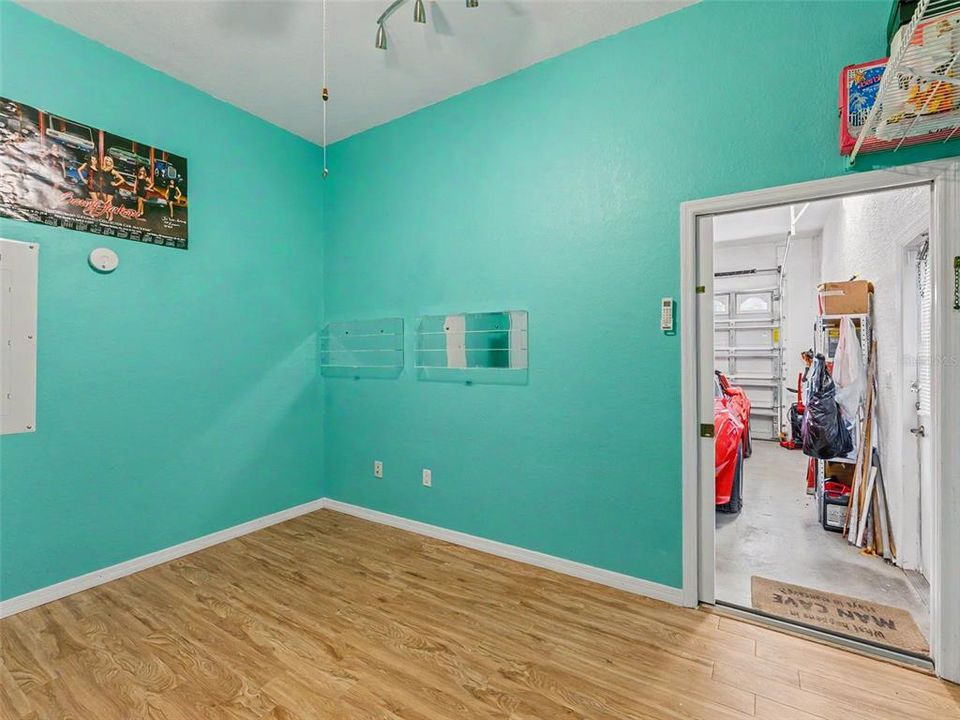 Active With Contract: $489,000 (3 beds, 3 baths, 2543 Square Feet)