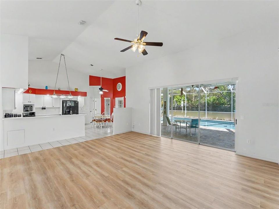 Active With Contract: $489,000 (3 beds, 3 baths, 2543 Square Feet)