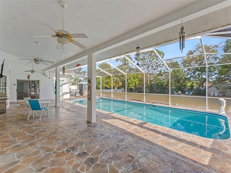Active With Contract: $489,000 (3 beds, 3 baths, 2543 Square Feet)