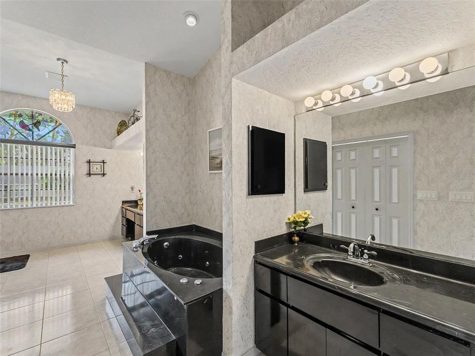 Active With Contract: $489,000 (3 beds, 3 baths, 2543 Square Feet)