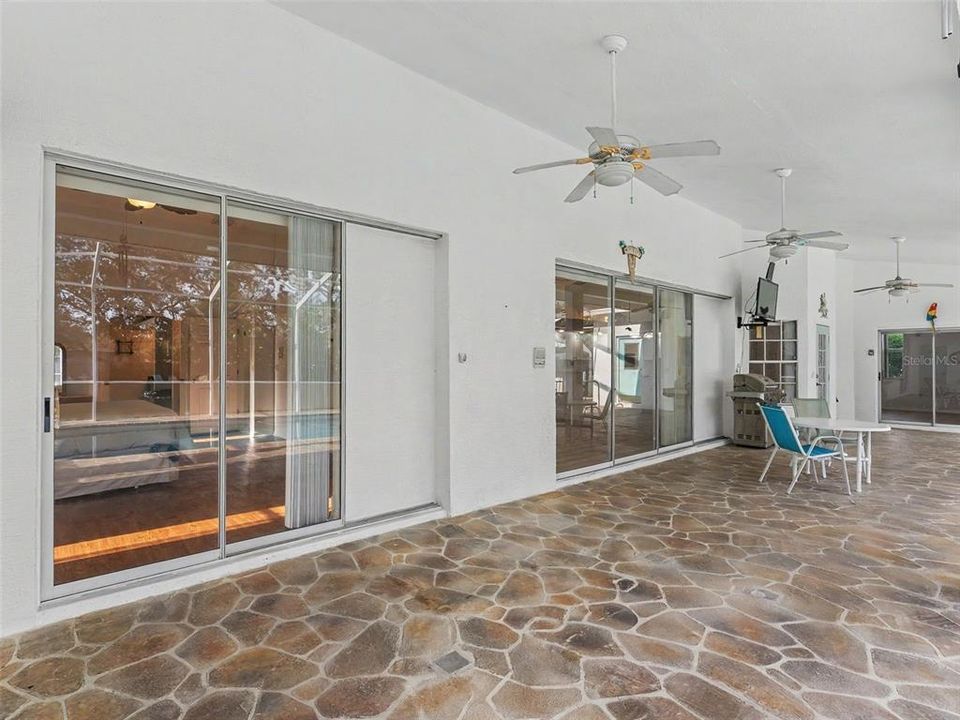 Active With Contract: $489,000 (3 beds, 3 baths, 2543 Square Feet)