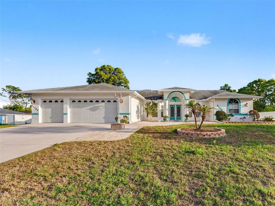 Active With Contract: $489,000 (3 beds, 3 baths, 2543 Square Feet)