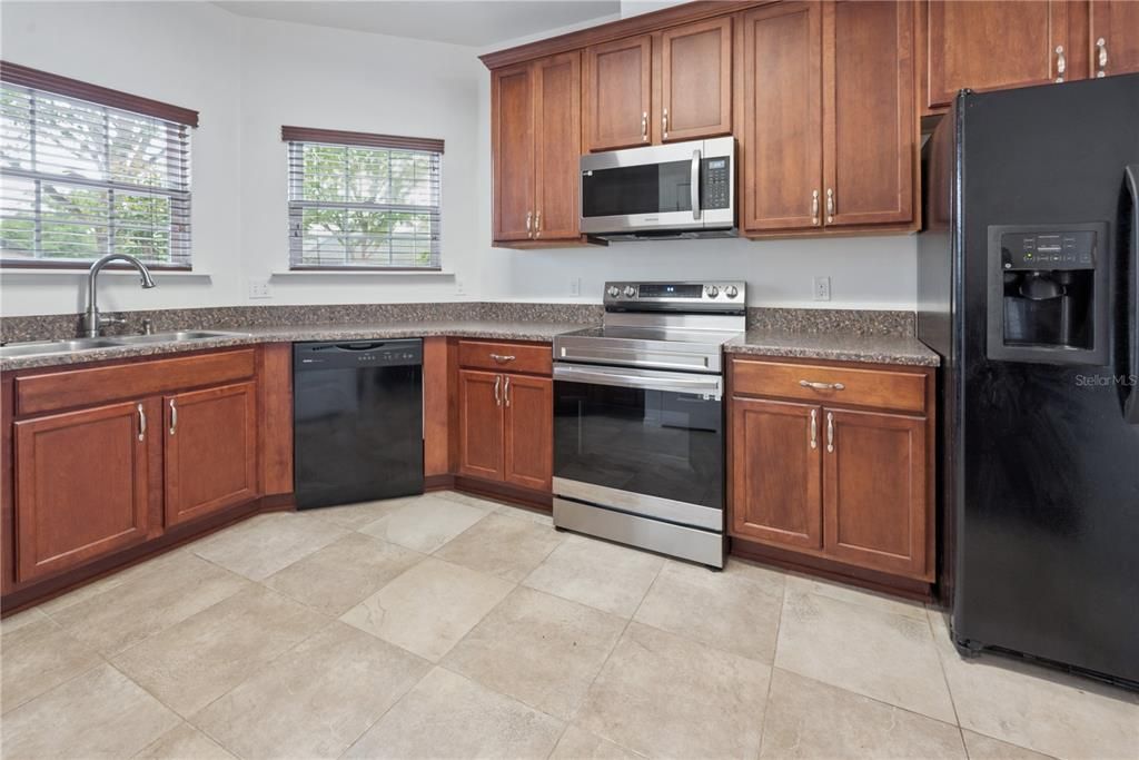 Active With Contract: $334,900 (3 beds, 2 baths, 1449 Square Feet)