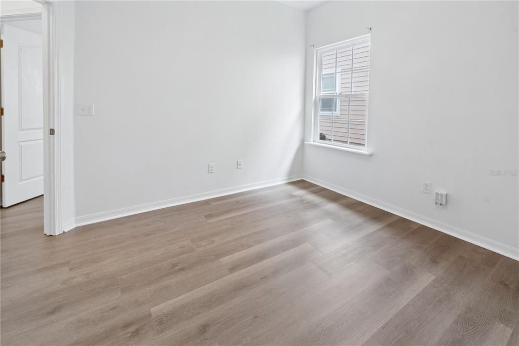 Active With Contract: $334,900 (3 beds, 2 baths, 1449 Square Feet)