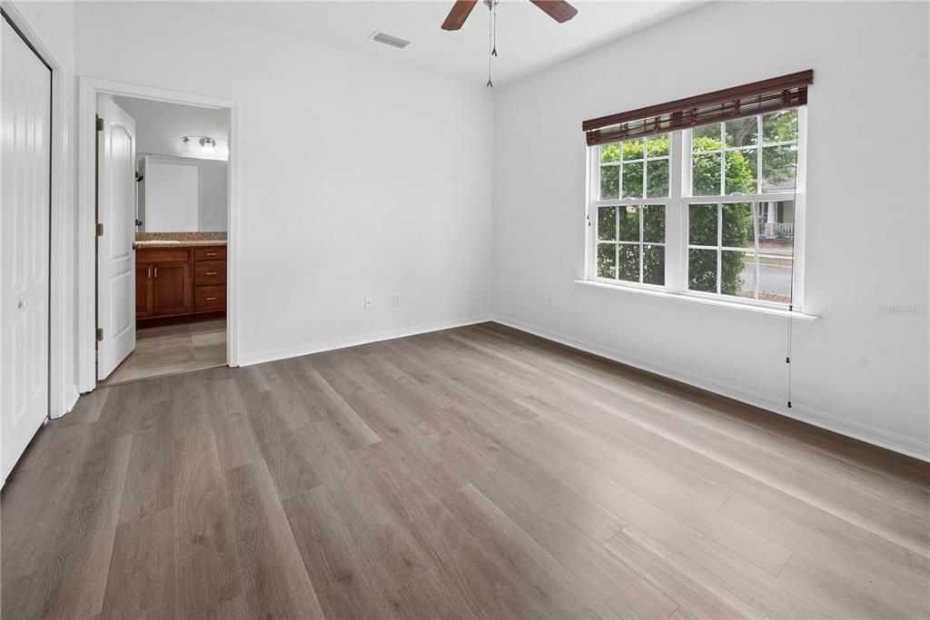 Active With Contract: $334,900 (3 beds, 2 baths, 1449 Square Feet)