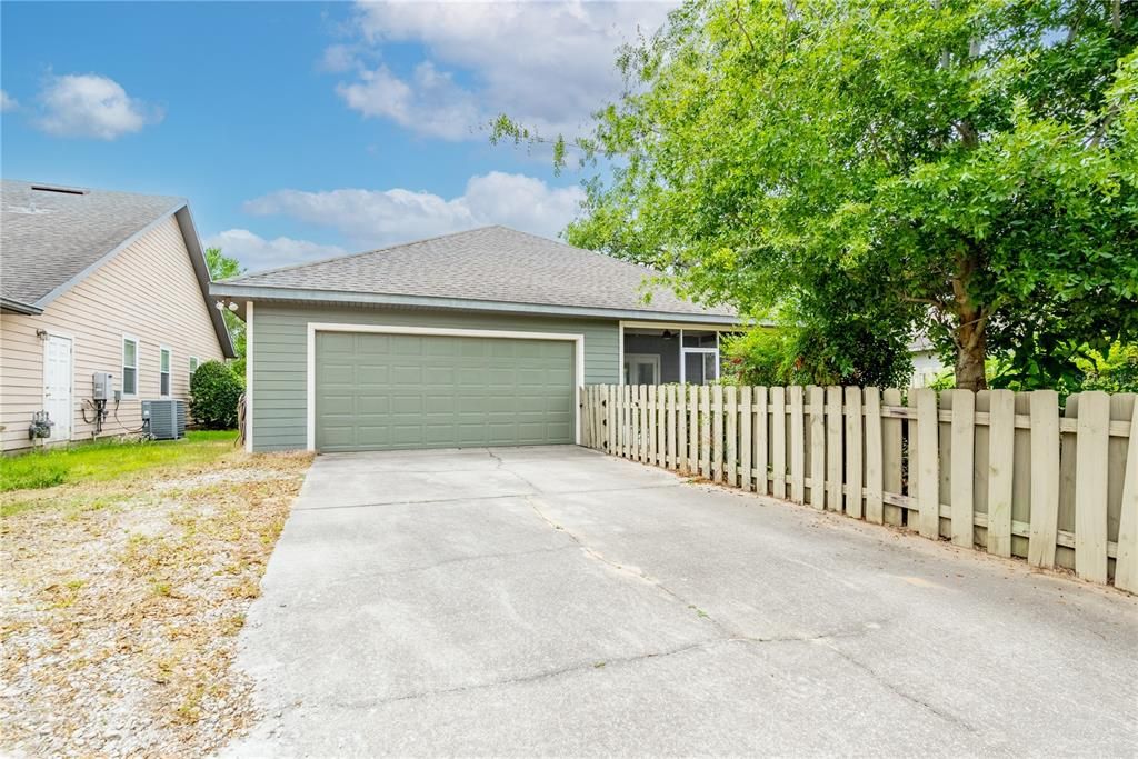 Active With Contract: $334,900 (3 beds, 2 baths, 1449 Square Feet)