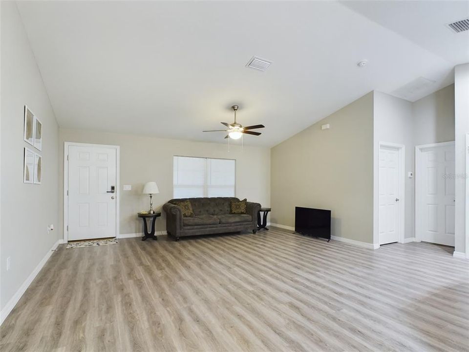 For Rent: $1,800 (3 beds, 2 baths, 1553 Square Feet)